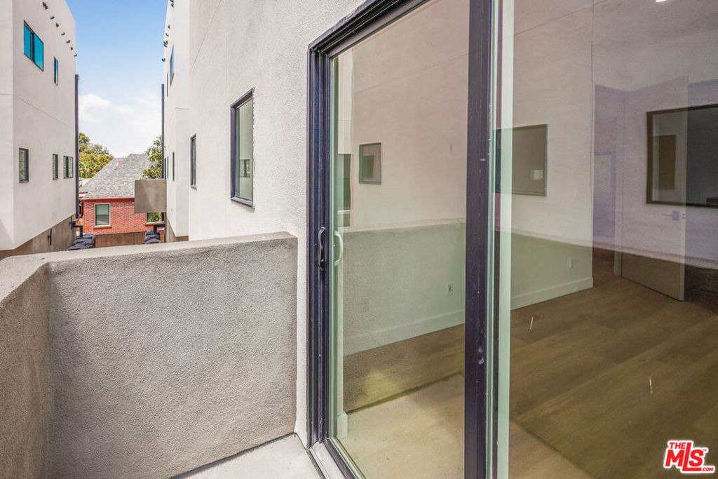 11010 Hortense Street - Photo 10