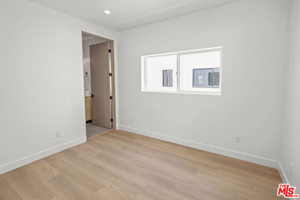 11010 Hortense Street - Photo 14
