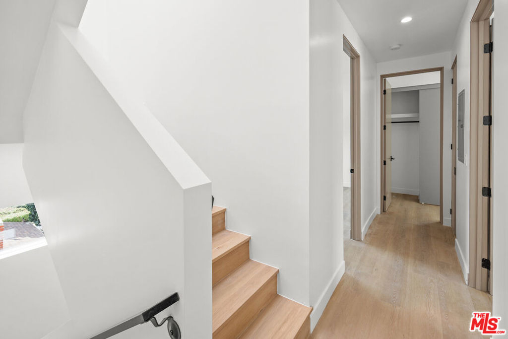 11010 Hortense Street - Photo 4