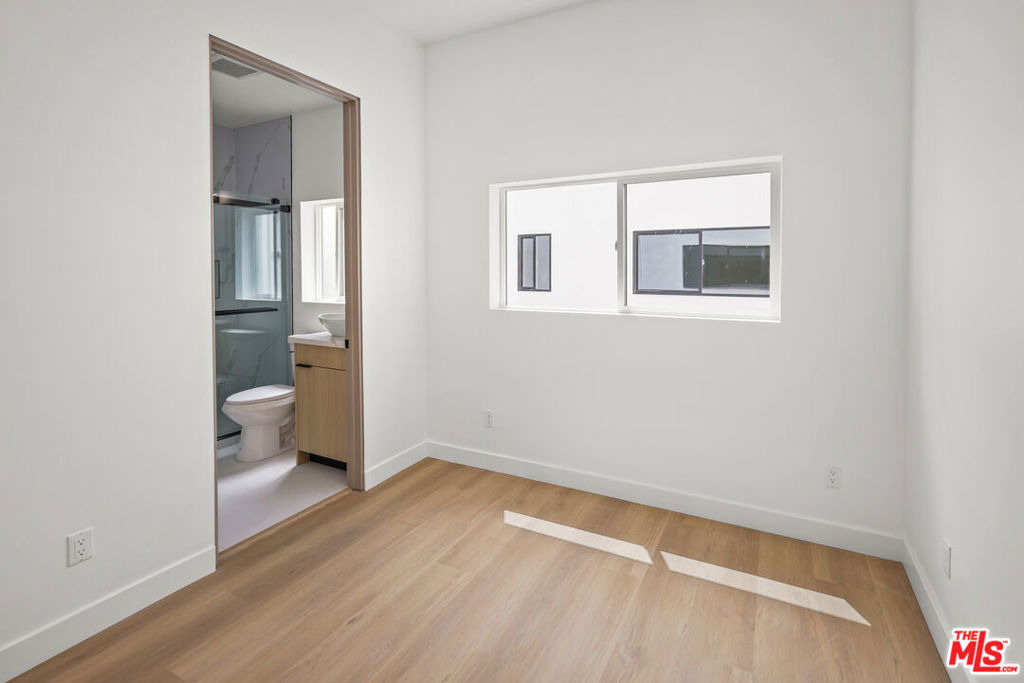 11010 Hortense Street - Photo 21