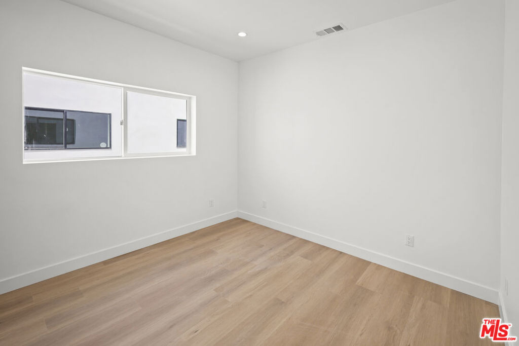 11010 Hortense Street - Photo 12