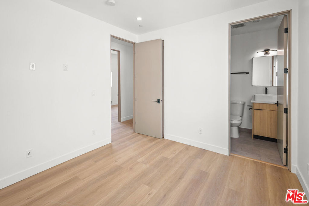 11010 Hortense Street - Photo 13