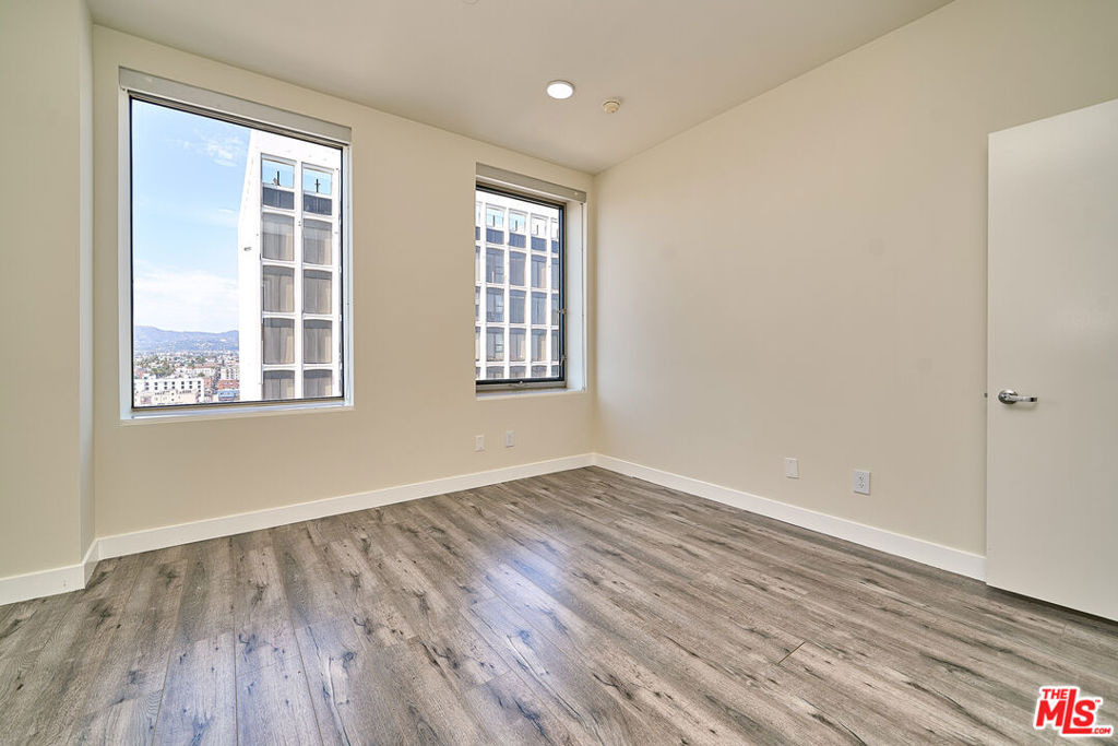 3810 Wilshire Boulevard - Photo 4