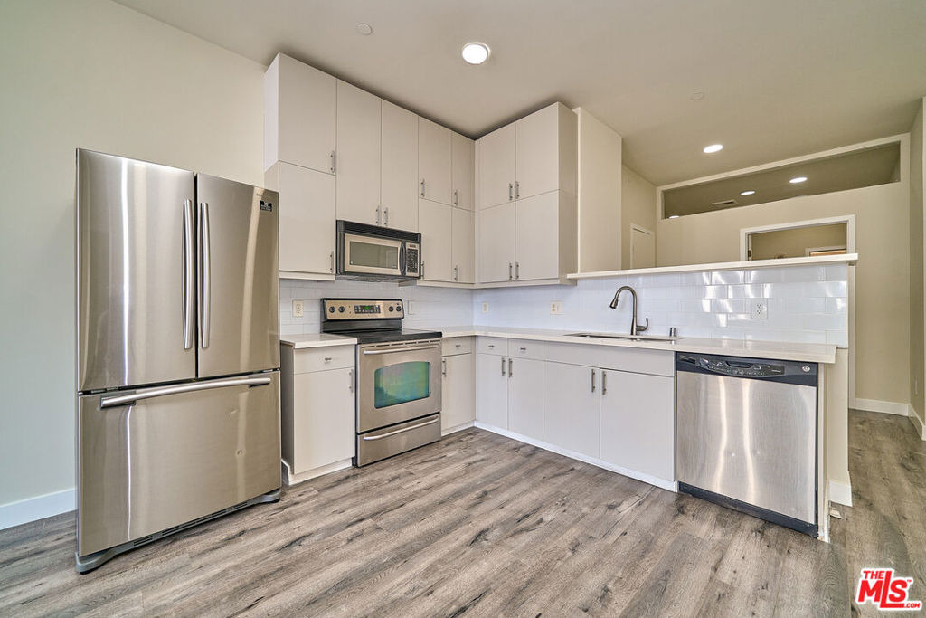 3810 Wilshire Boulevard - Photo 2