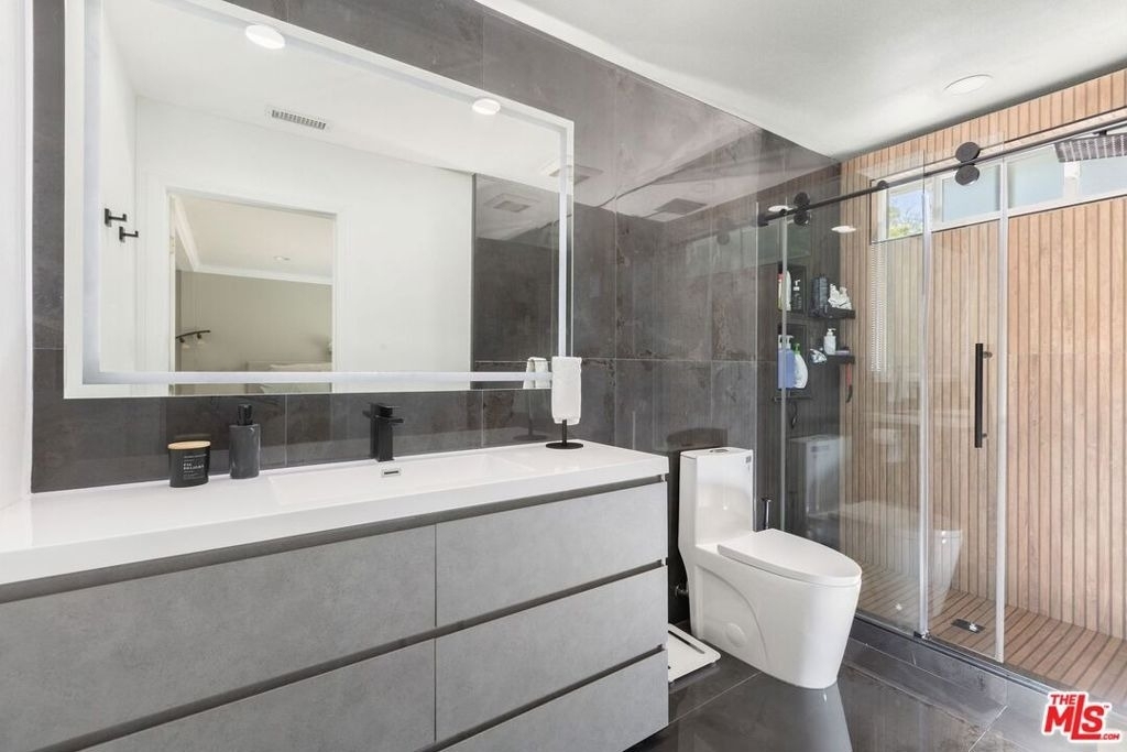 222 Dickenson Avenue - Photo 7