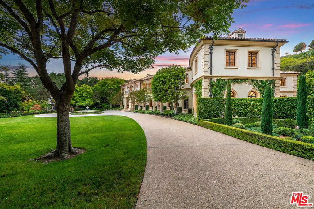 70 Beverly Parkway - Photo 3