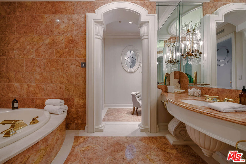 70 Beverly Parkway - Photo 15