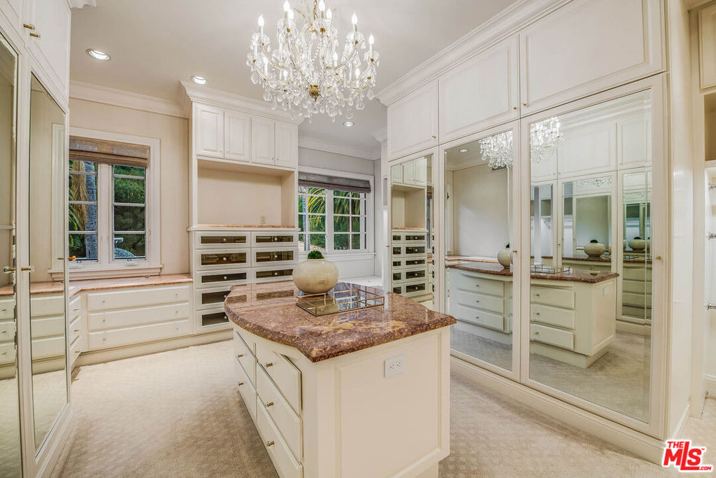 70 Beverly Parkway - Photo 16