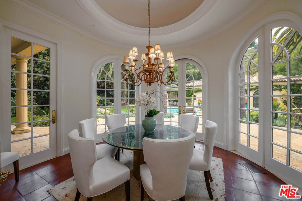 70 Beverly Parkway - Photo 9
