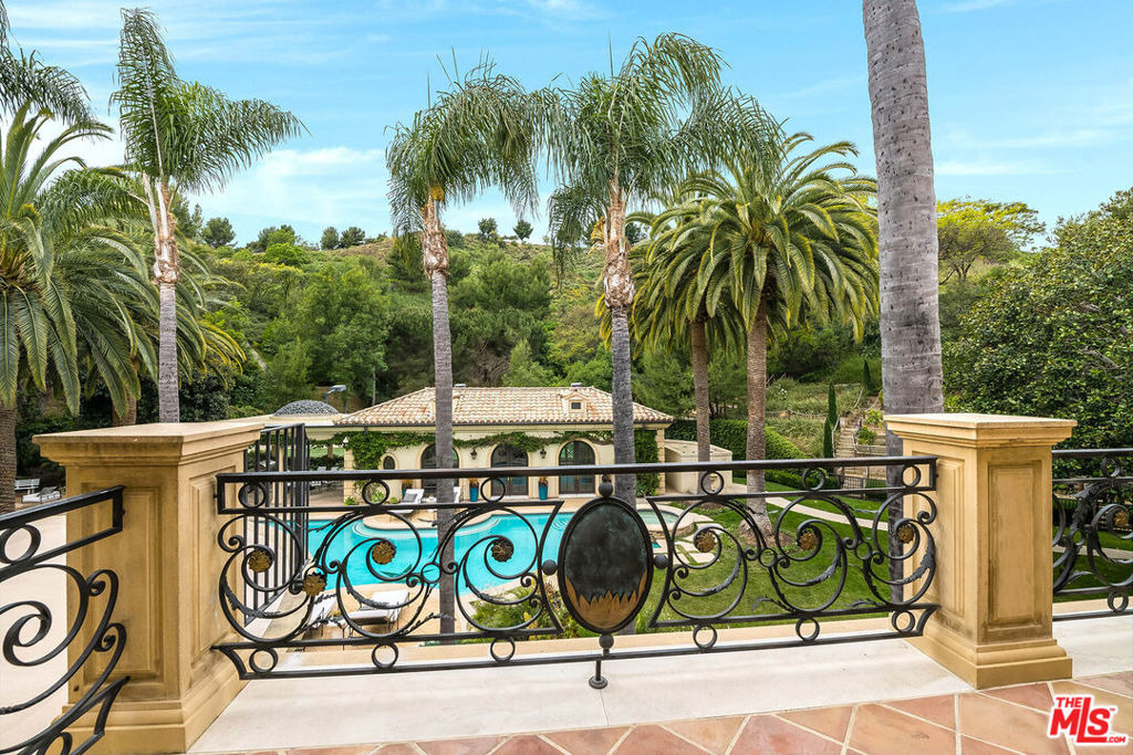 70 Beverly Parkway - Photo 19