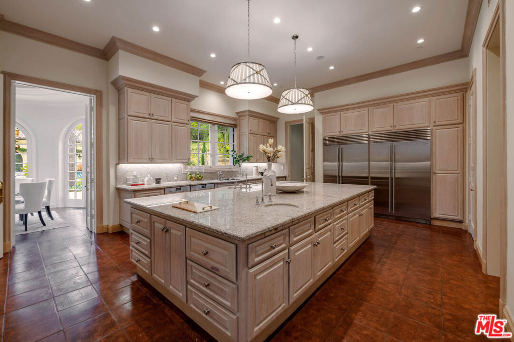 70 Beverly Parkway - Photo 8