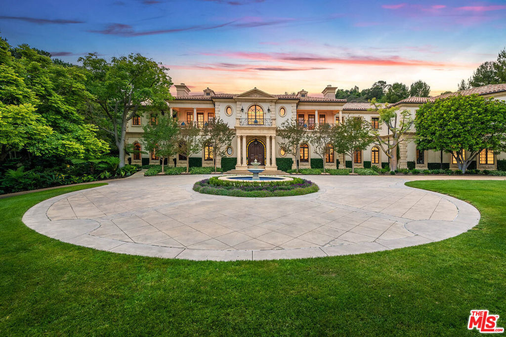 70 Beverly Parkway - Photo 1