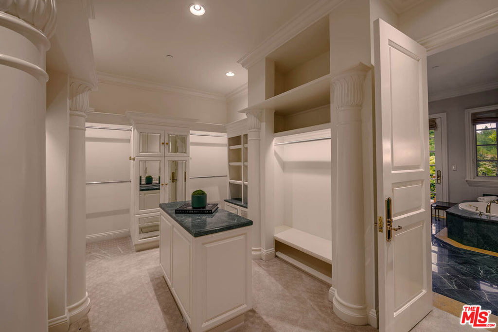 70 Beverly Parkway - Photo 18
