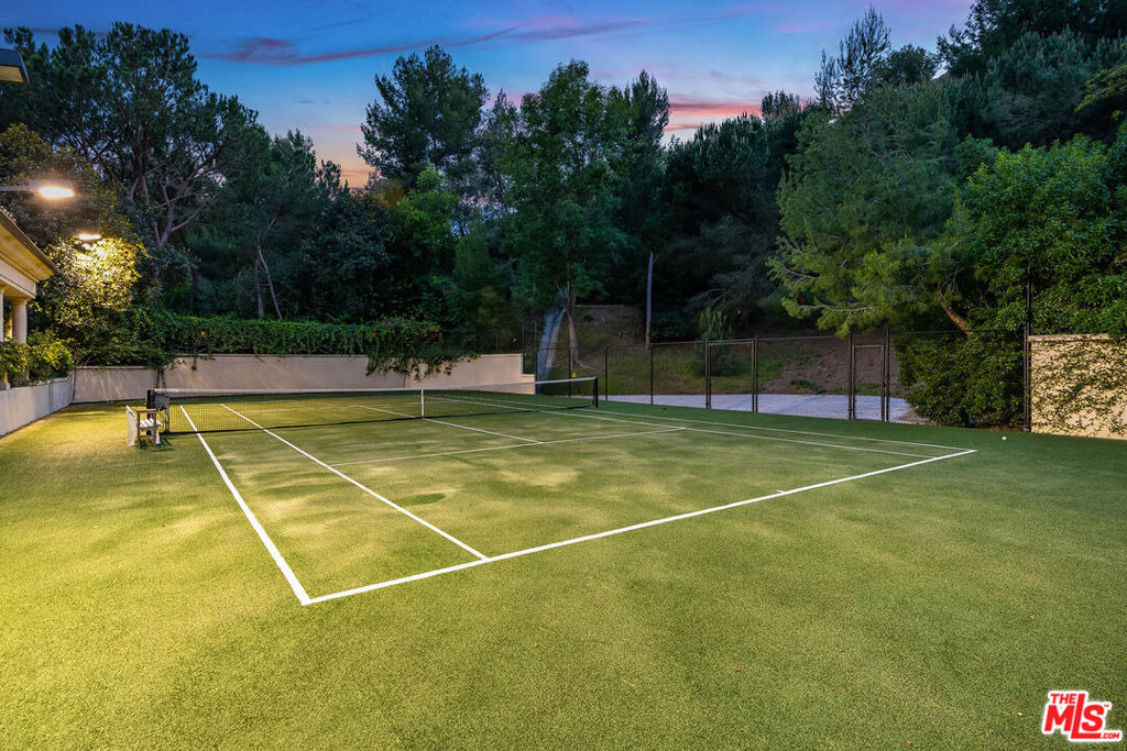 70 Beverly Parkway - Photo 32