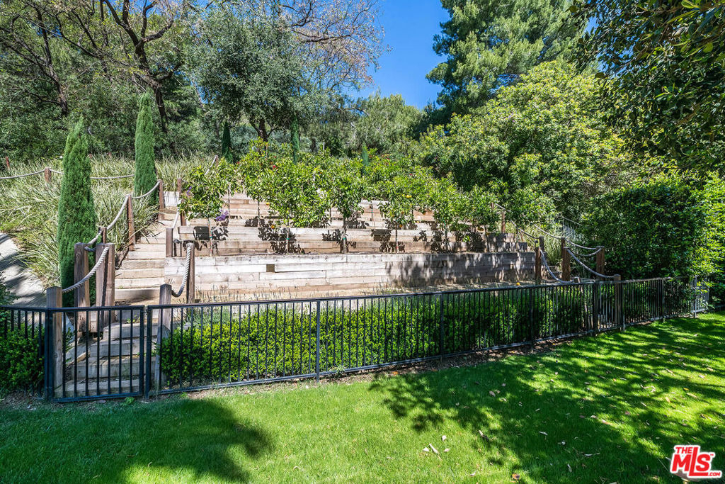 70 Beverly Parkway - Photo 31