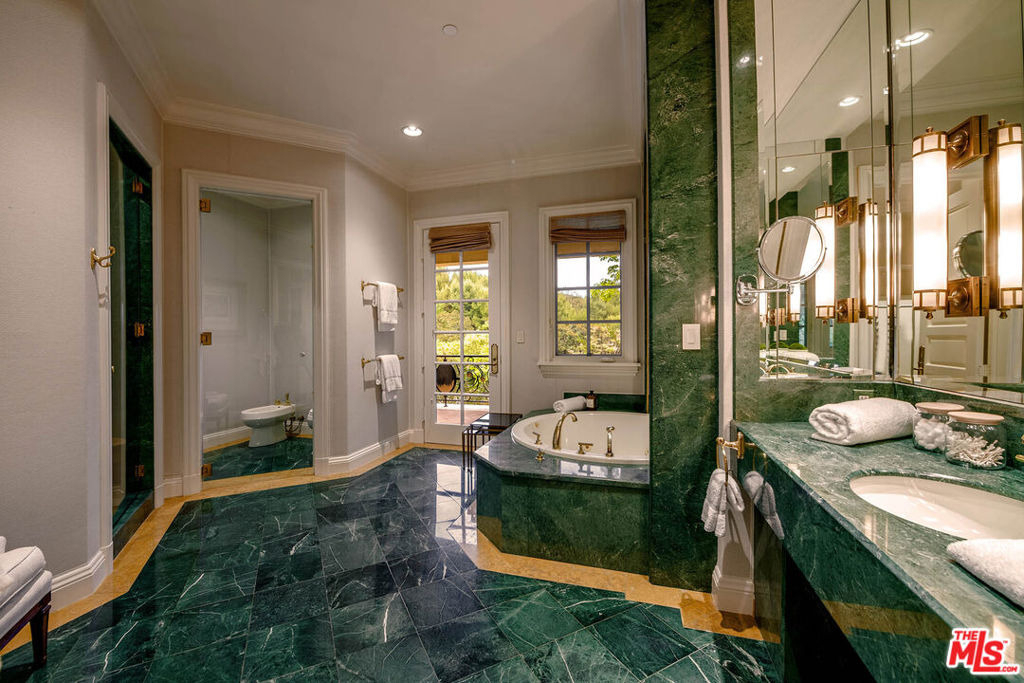 70 Beverly Parkway - Photo 17