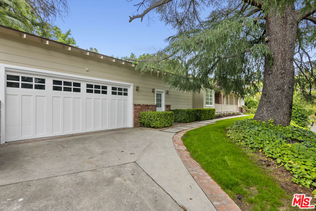 18080 Karen Drive - Photo 4