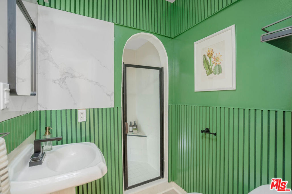4712 Burnet Avenue - Photo 15