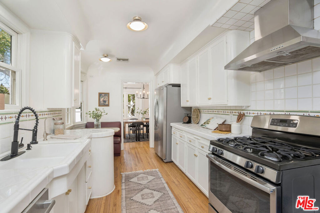 4712 Burnet Avenue - Photo 8