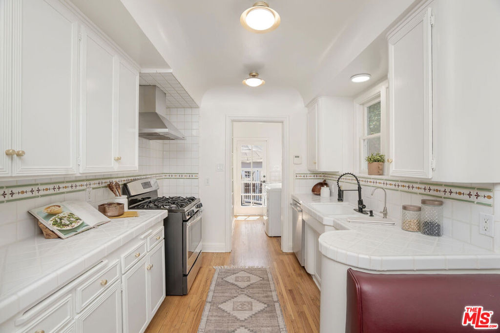 4712 Burnet Avenue - Photo 9