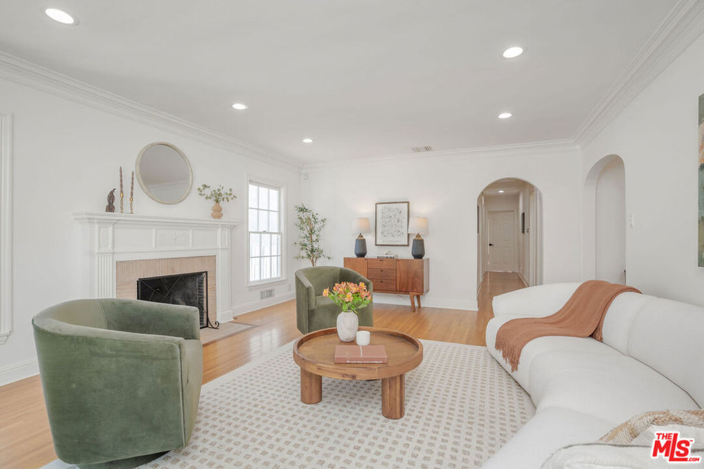 4712 Burnet Avenue - Photo 2