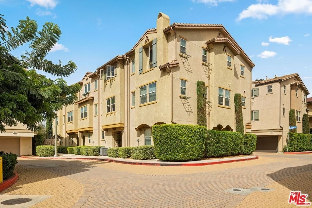 14122 W Willow Lane - Photo 0