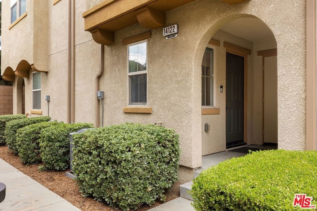 14122 W Willow Lane - Photo 1