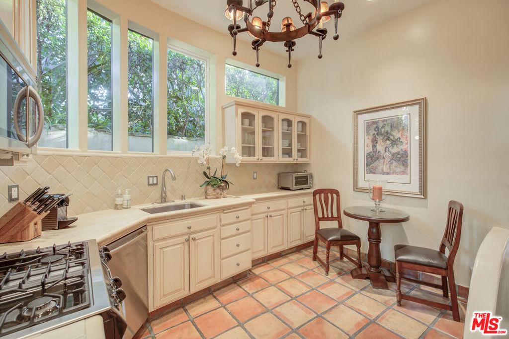 2880 Nichols Canyon Road - Photo 22