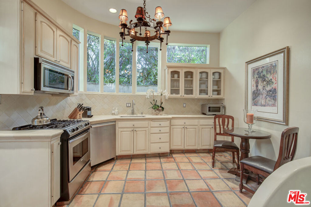 2880 Nichols Canyon Road - Photo 21
