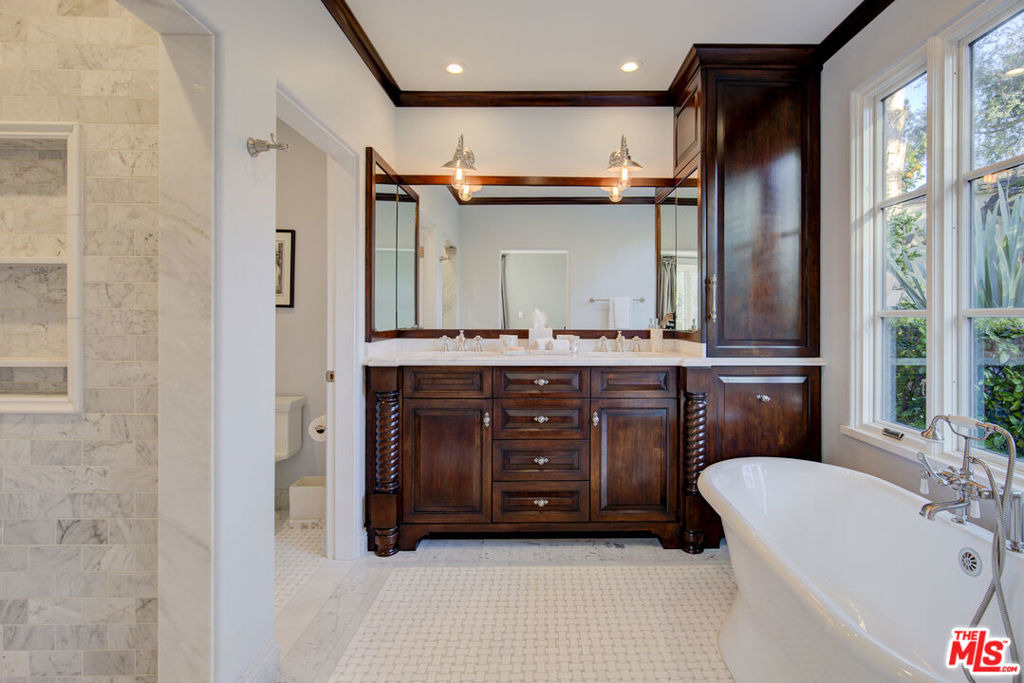 2880 Nichols Canyon Road - Photo 32