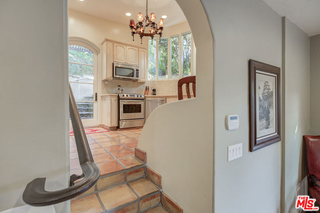 2880 Nichols Canyon Road - Photo 20