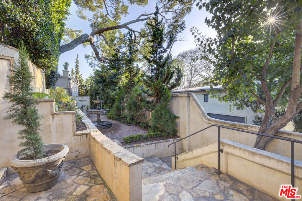 2880 Nichols Canyon Road - Photo 6