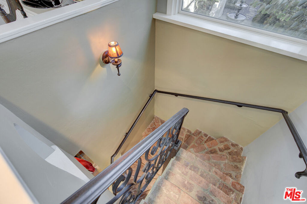 2880 Nichols Canyon Road - Photo 37