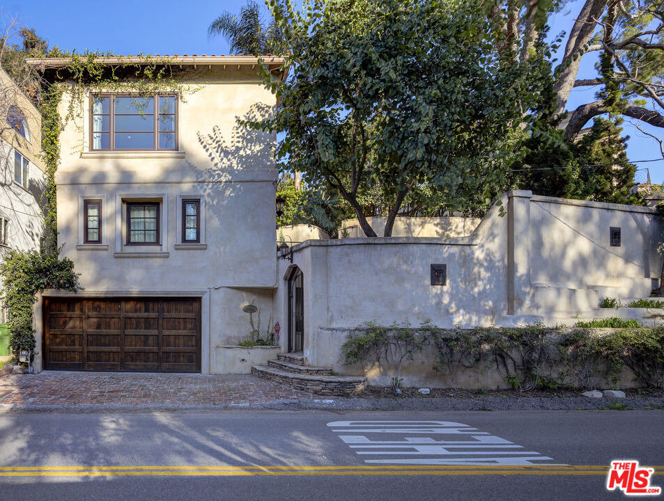 2880 Nichols Canyon Road - Photo 2