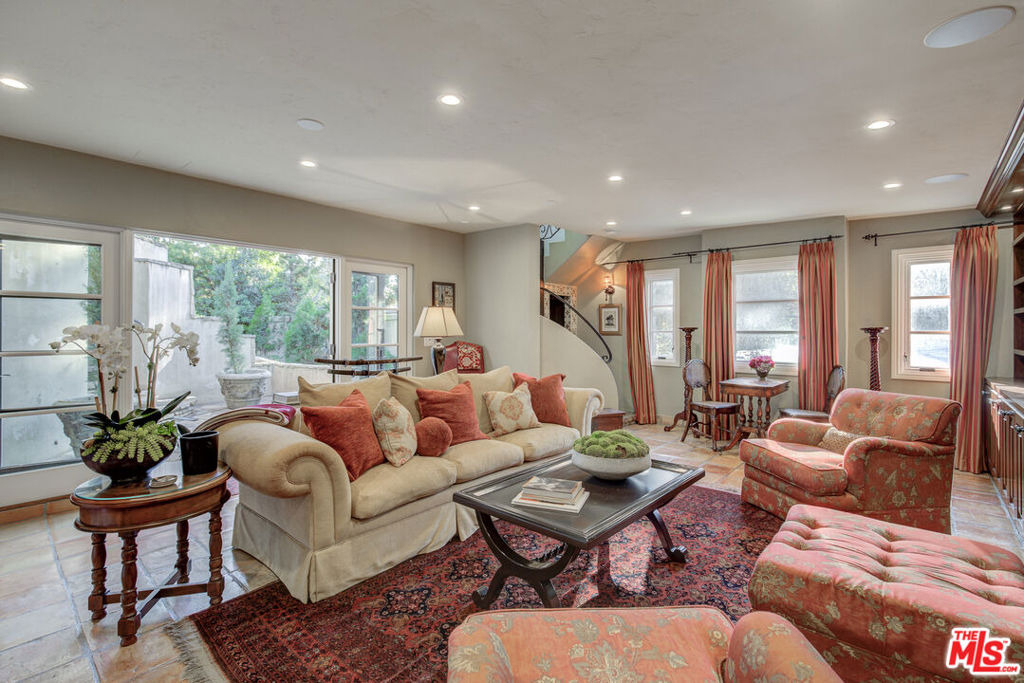 2880 Nichols Canyon Road - Photo 14