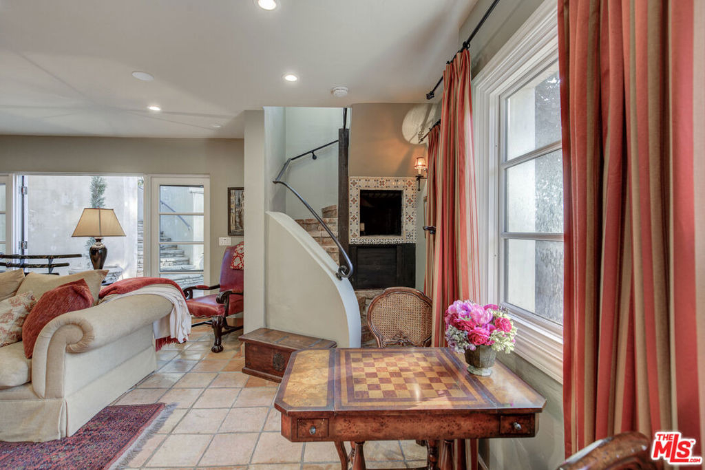 2880 Nichols Canyon Road - Photo 18