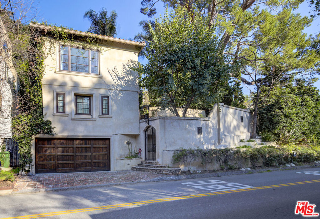 2880 Nichols Canyon Road - Photo 0