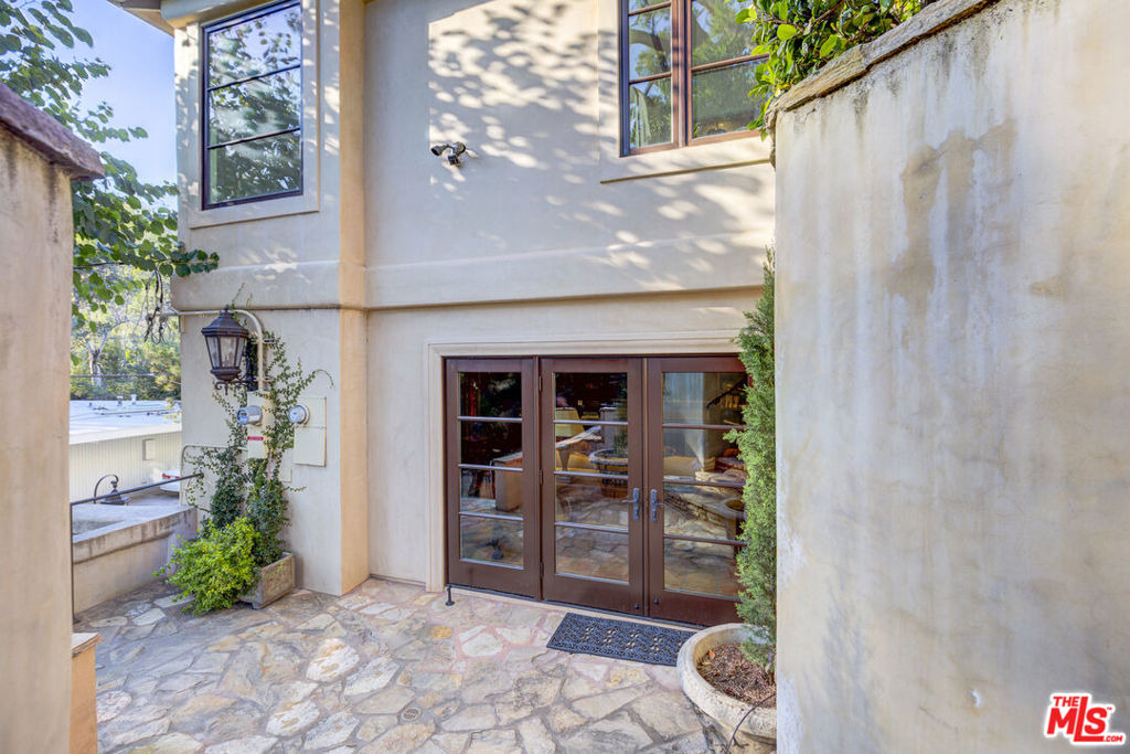 2880 Nichols Canyon Road - Photo 9