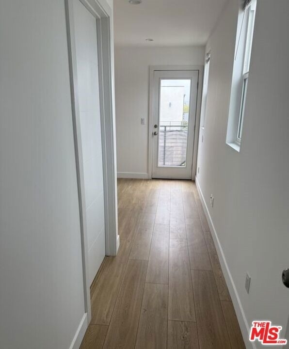 227 N Park View Street - Photo 4