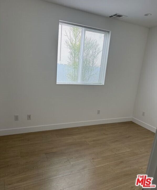 227 N Park View Street - Photo 9