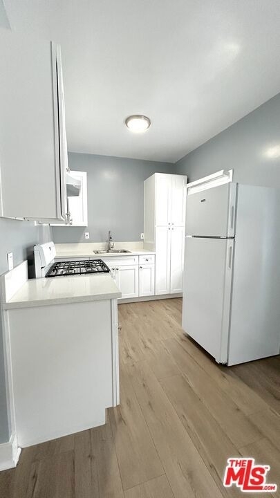 800 S Burlington Avenue - Photo 2