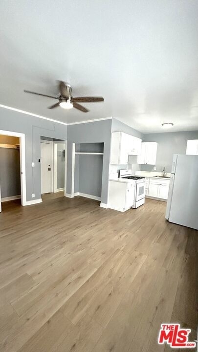 800 S Burlington Avenue - Photo 0