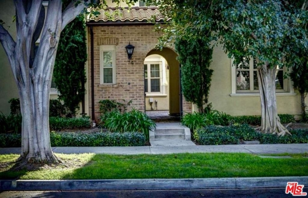 74 Townsend - Photo 0