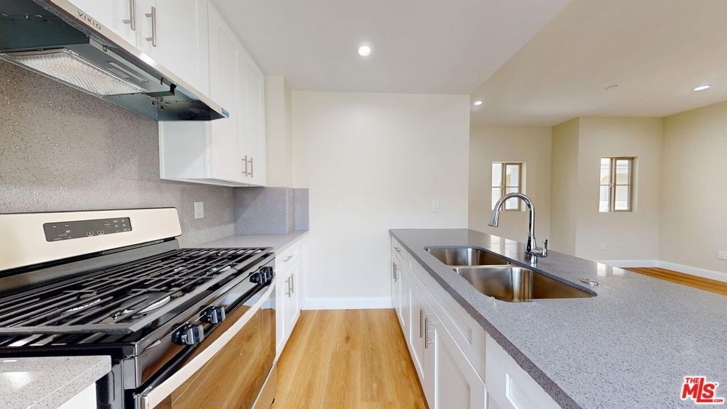 310 N 3rd Street - Photo 9