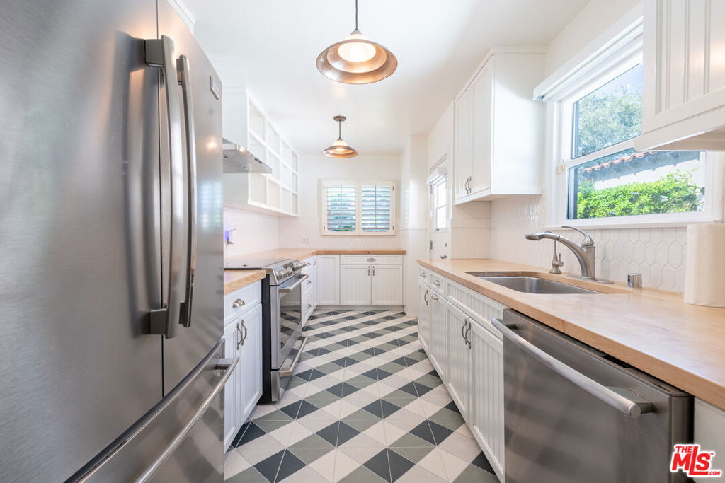 11350 Albata Street - Photo 8
