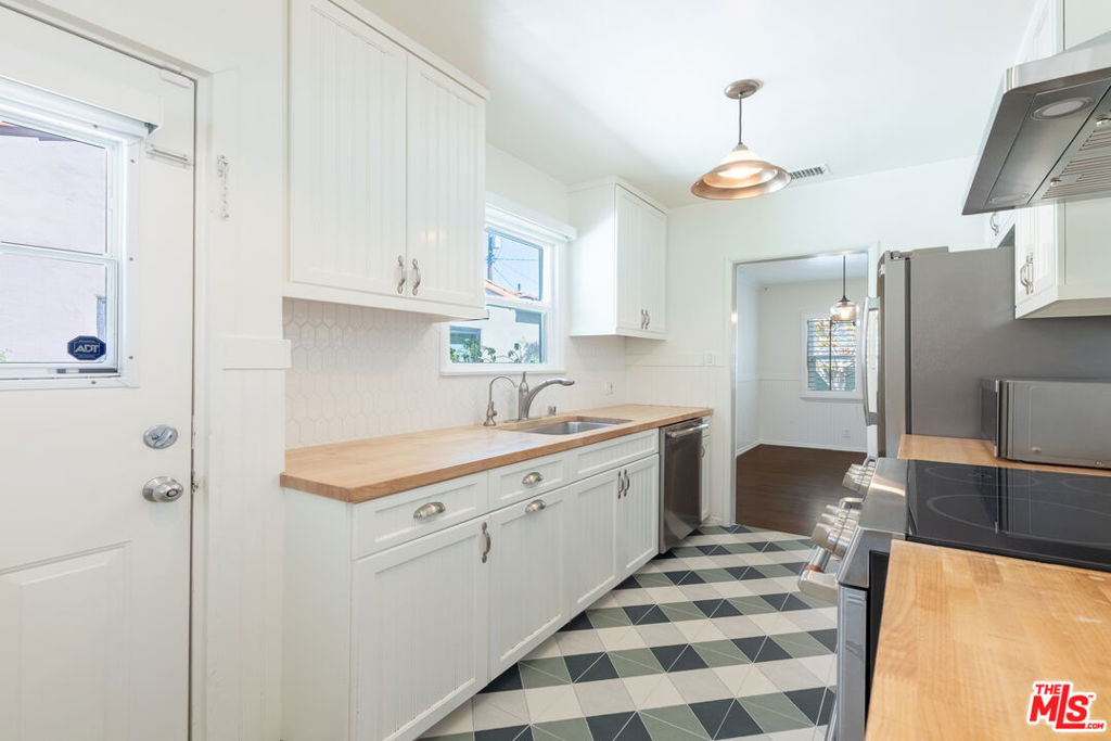 11350 Albata Street - Photo 9