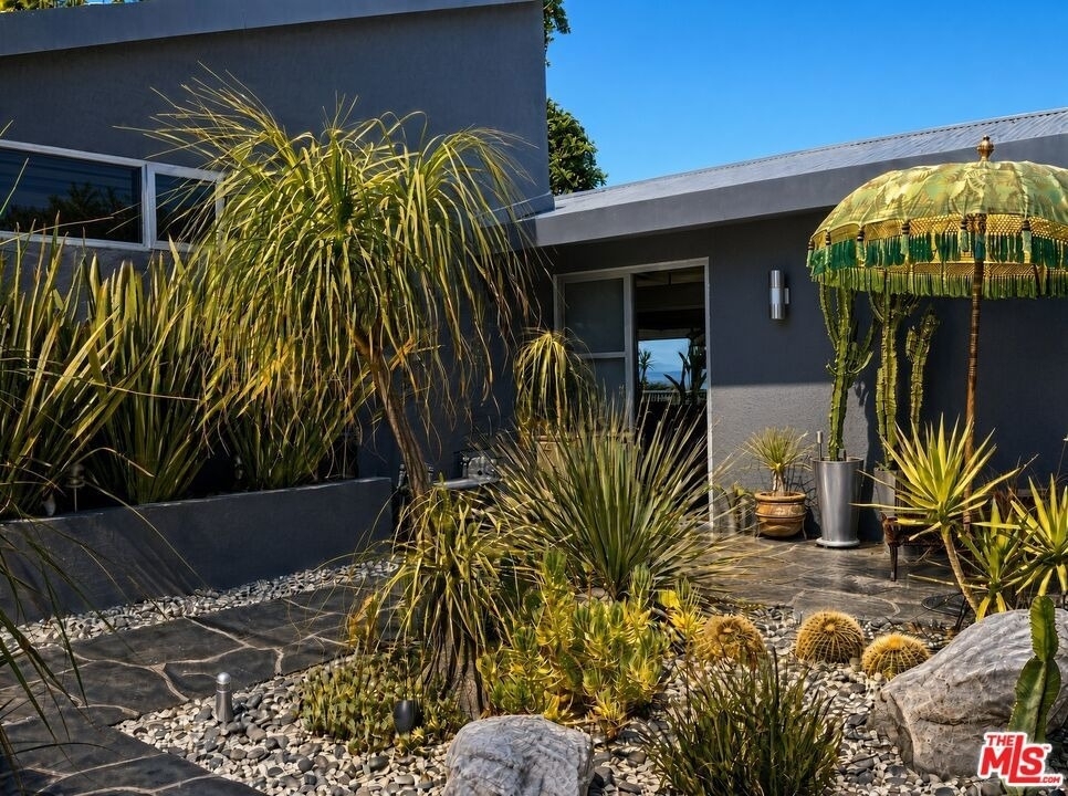 8147 Mulholland Terrace - Photo 12