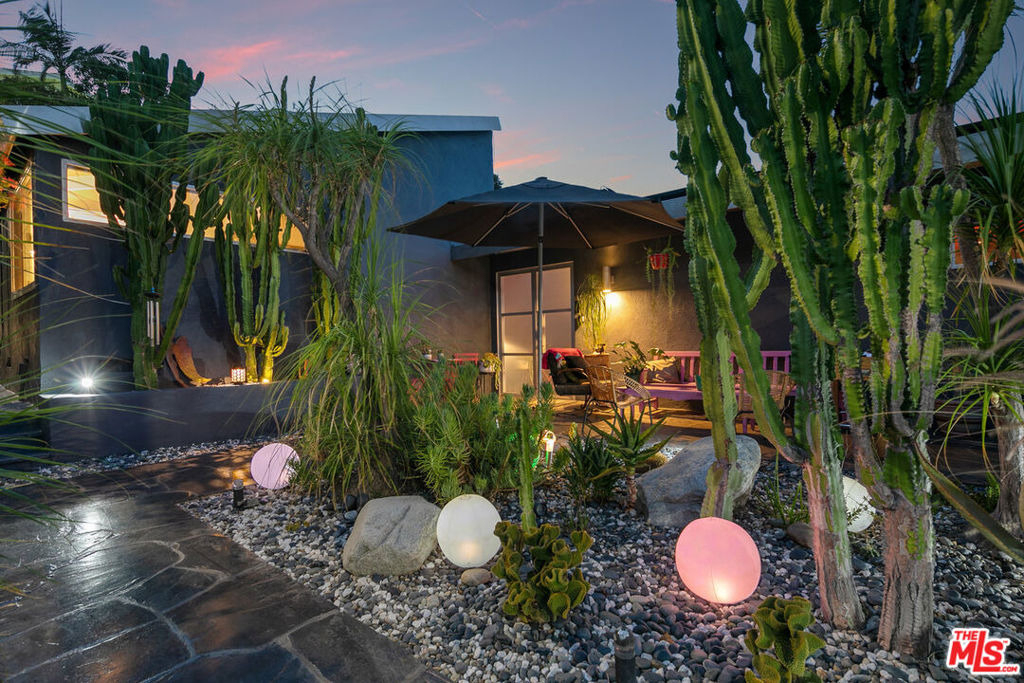 8147 Mulholland Terrace - Photo 13