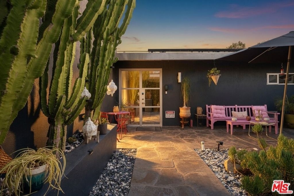 8147 Mulholland Terrace - Photo 14
