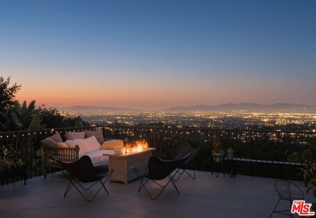 8147 Mulholland Terrace - Photo 2